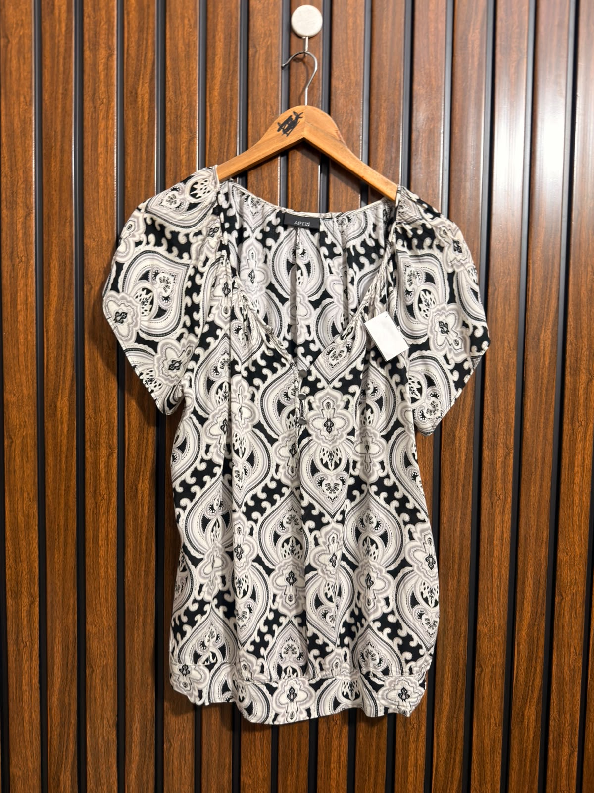 Chest 21  Lenght 25  Fabric linen Ladies Basic Half Sleeve Top