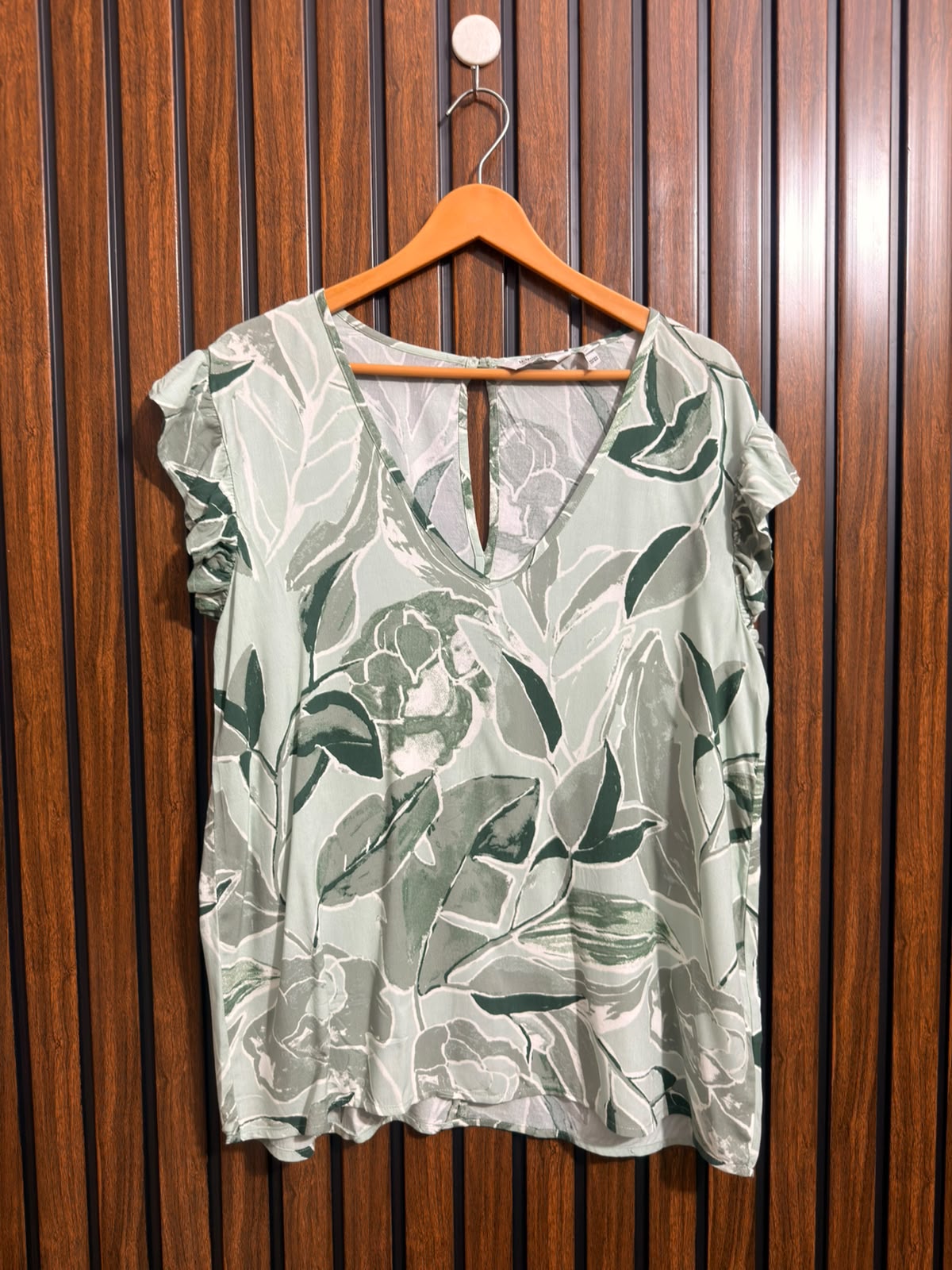 Chest 19  Lenght 26 to 27  Fabric linen Ladies Simple Half Sleeve Top