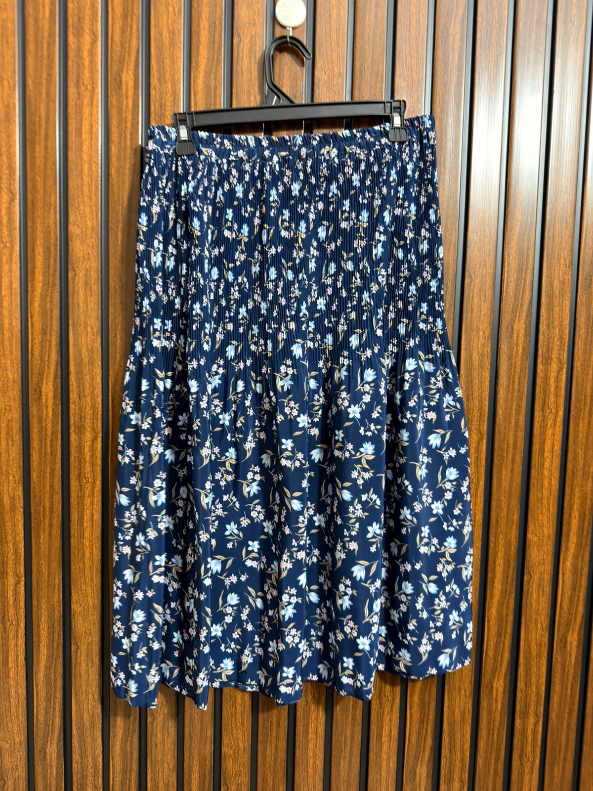 Waist 32  Lenght 29  Fabric silk Branded Skirt Collection