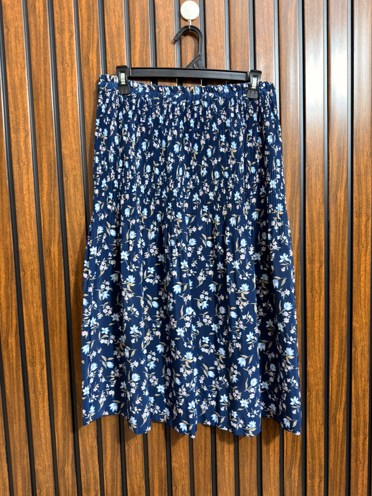 Waist 32  Lenght 29  Fabric silk Branded Skirt Collection