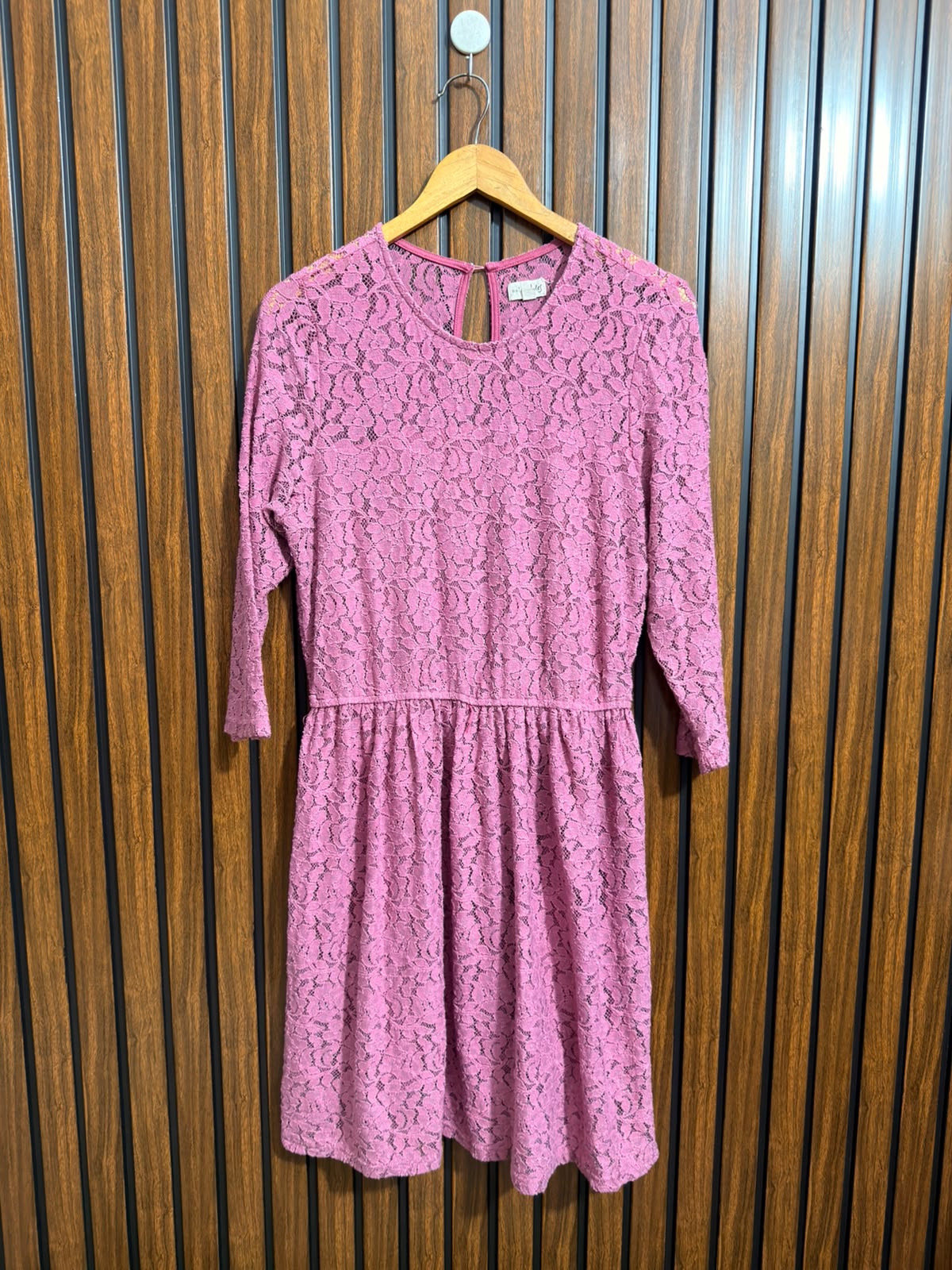 Chest 18  Lenght 37  Fabric net Branded Womens Long Top
