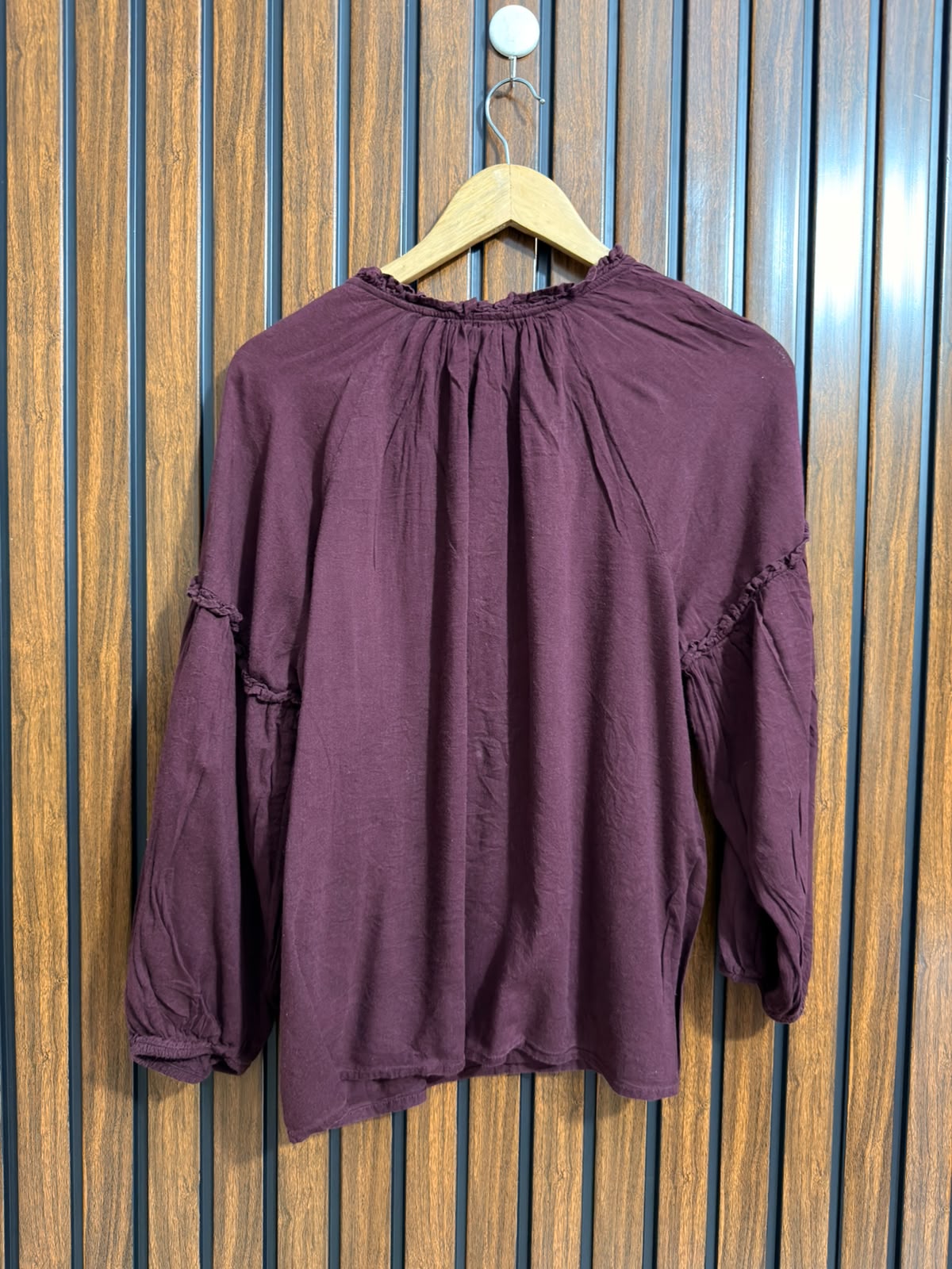 Chest 20  Lenght 24  Fabric linen Ladies Full Sleeve Top