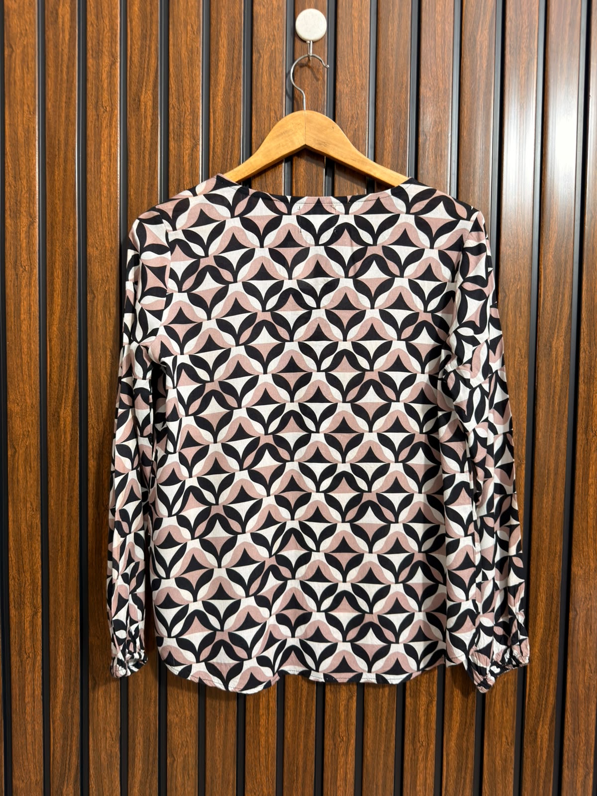 Chest 18  Lenght 23  Fabric linen Western Branded Full Sleeve Top