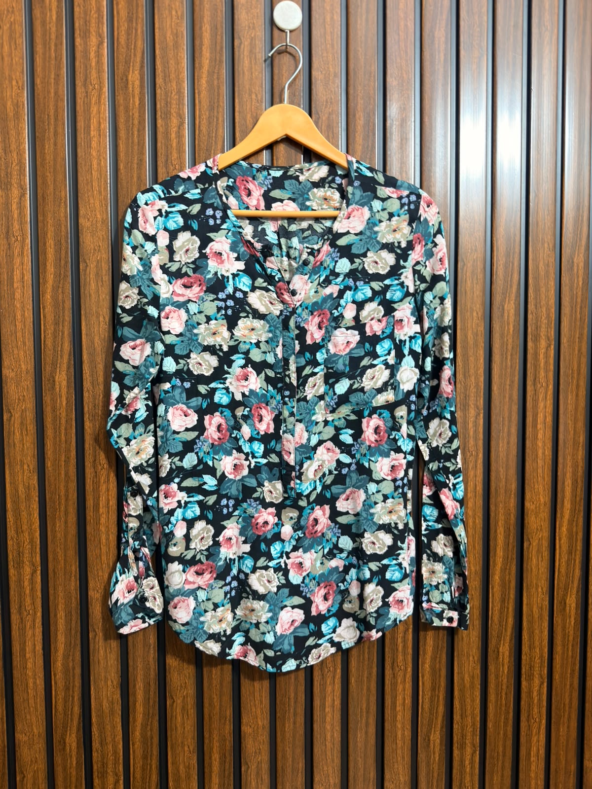 Chest 17  Lenght 25 to 26  Fabric linen Womens Full Sleeves Top