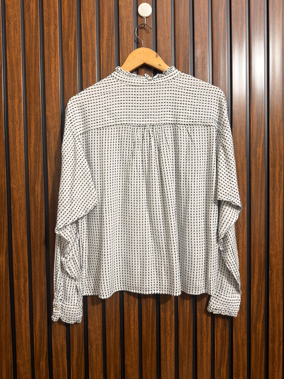 Chest small  baggy style  Lenght 23  Fabric linen Branded Womens Full Sleeve Top