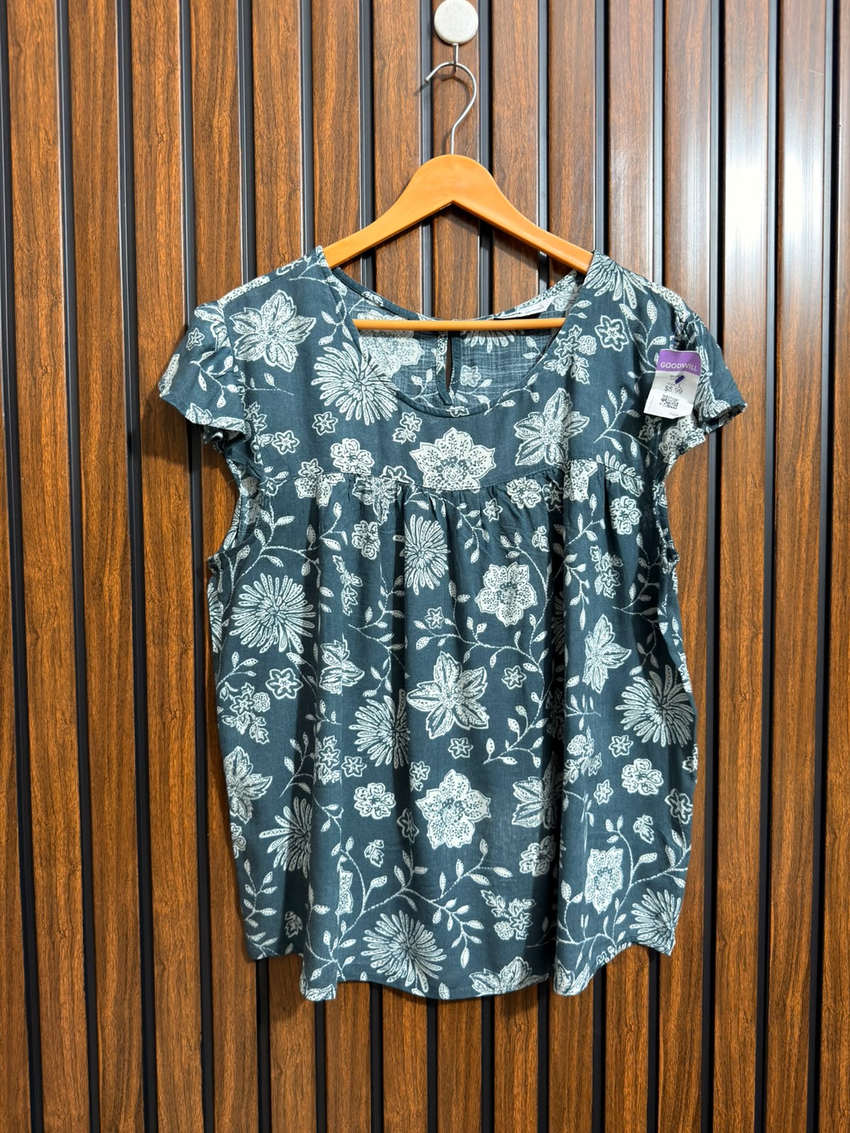 Chest 21  Lenght 25  Fabric linen Womens Wear Sleeveless Top