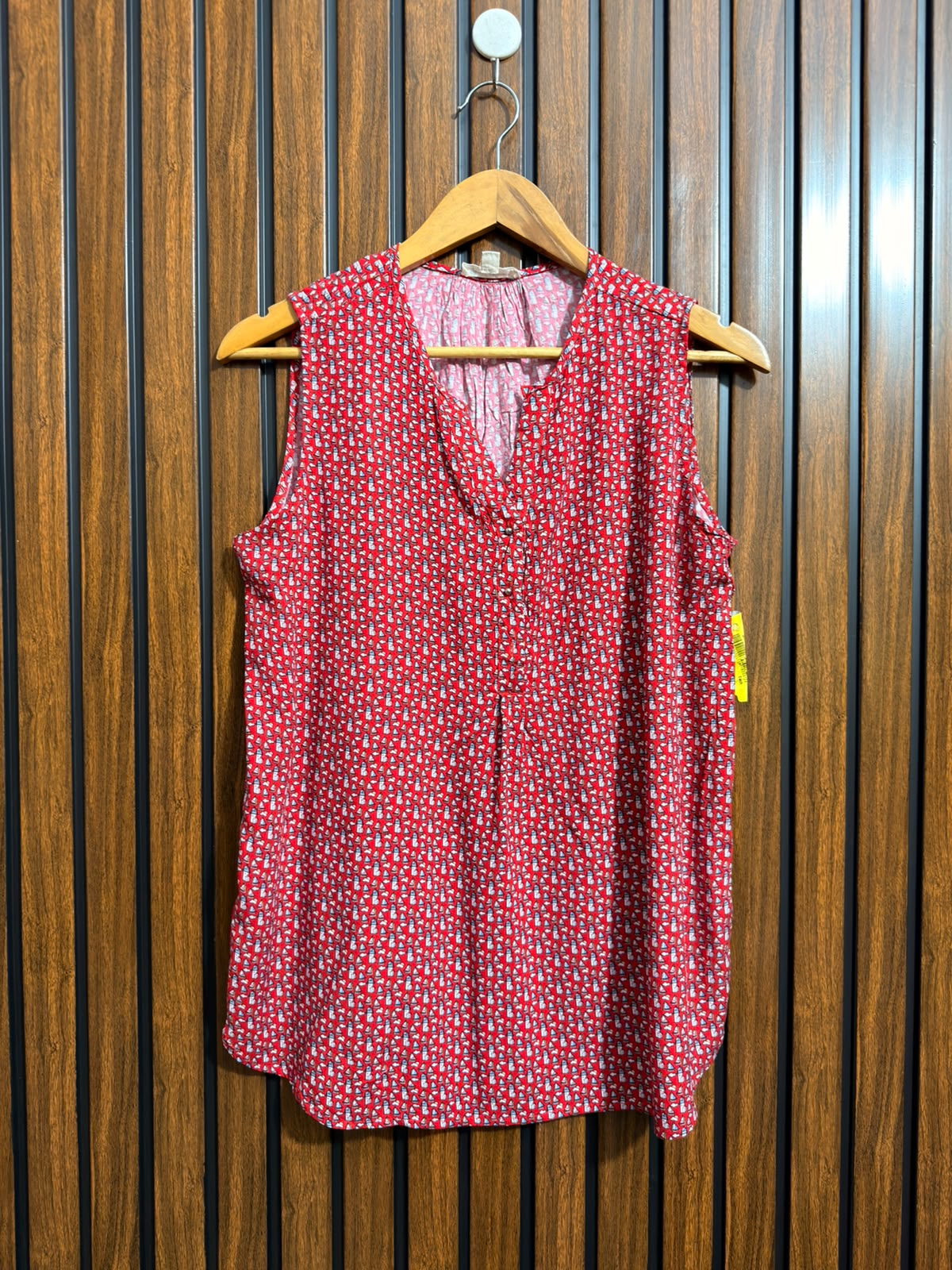 Chest 19   Lenght 26  Fabric linen Western Branded Sleeveless Top