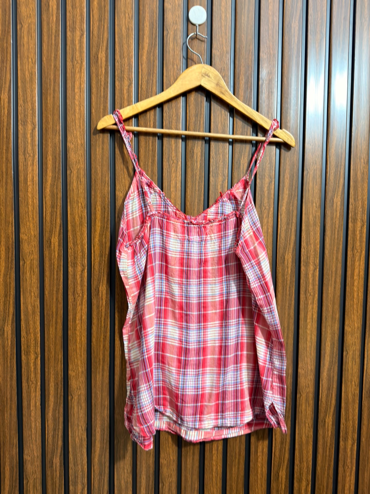 Chest 19  Lenght 29  Fabric linen Branded Wear Sleeveless Top