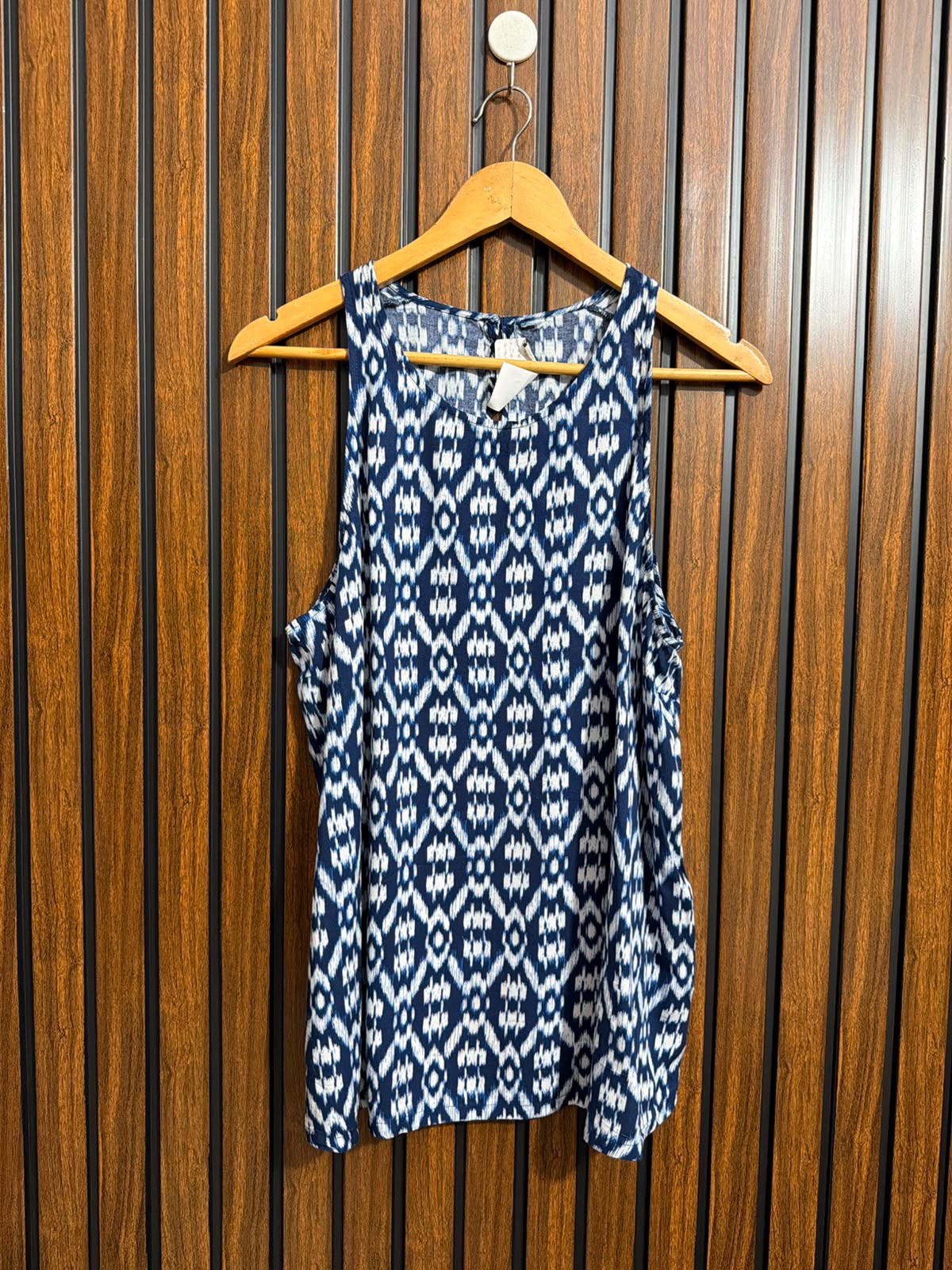 Chest 20  Lenght 25  Fabric linen Womens Branded Sleeveless Wear
