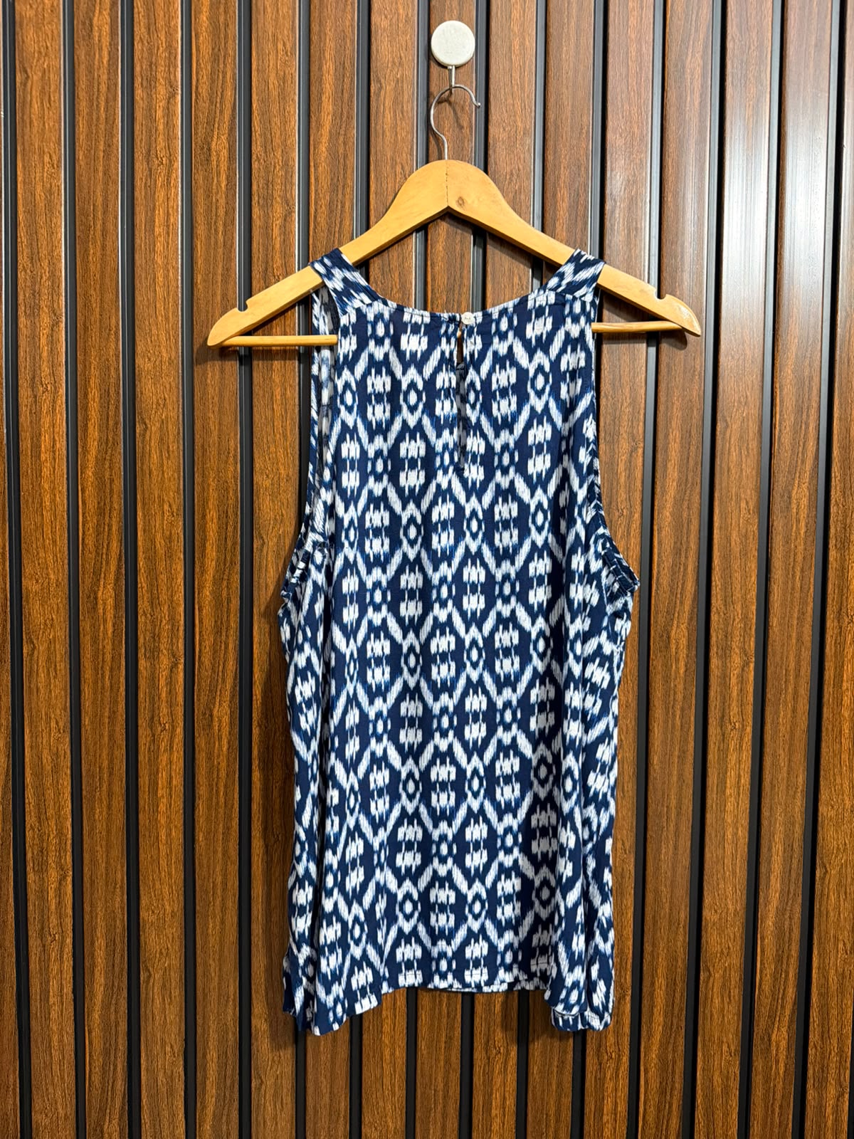 Chest 20  Lenght 25  Fabric linen Womens Branded Sleeveless Wear