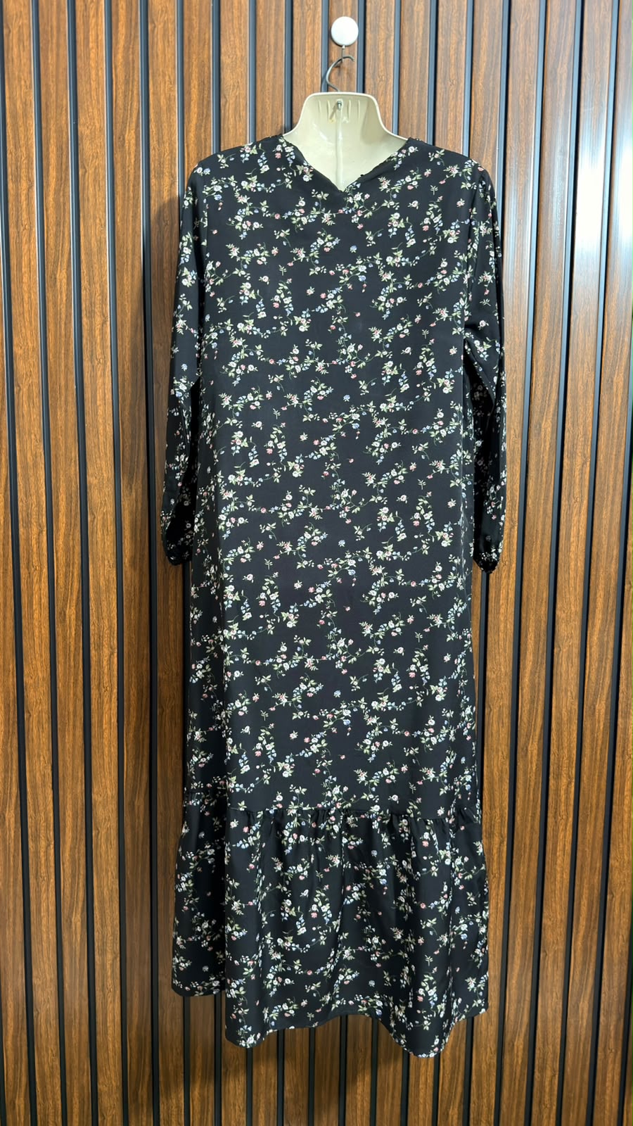 Chest 18  Lenght 49  Fabric silk Western Branded Maxi Dress