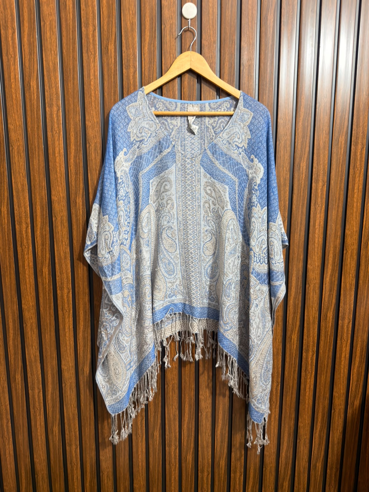 Womens Poncho Outfit