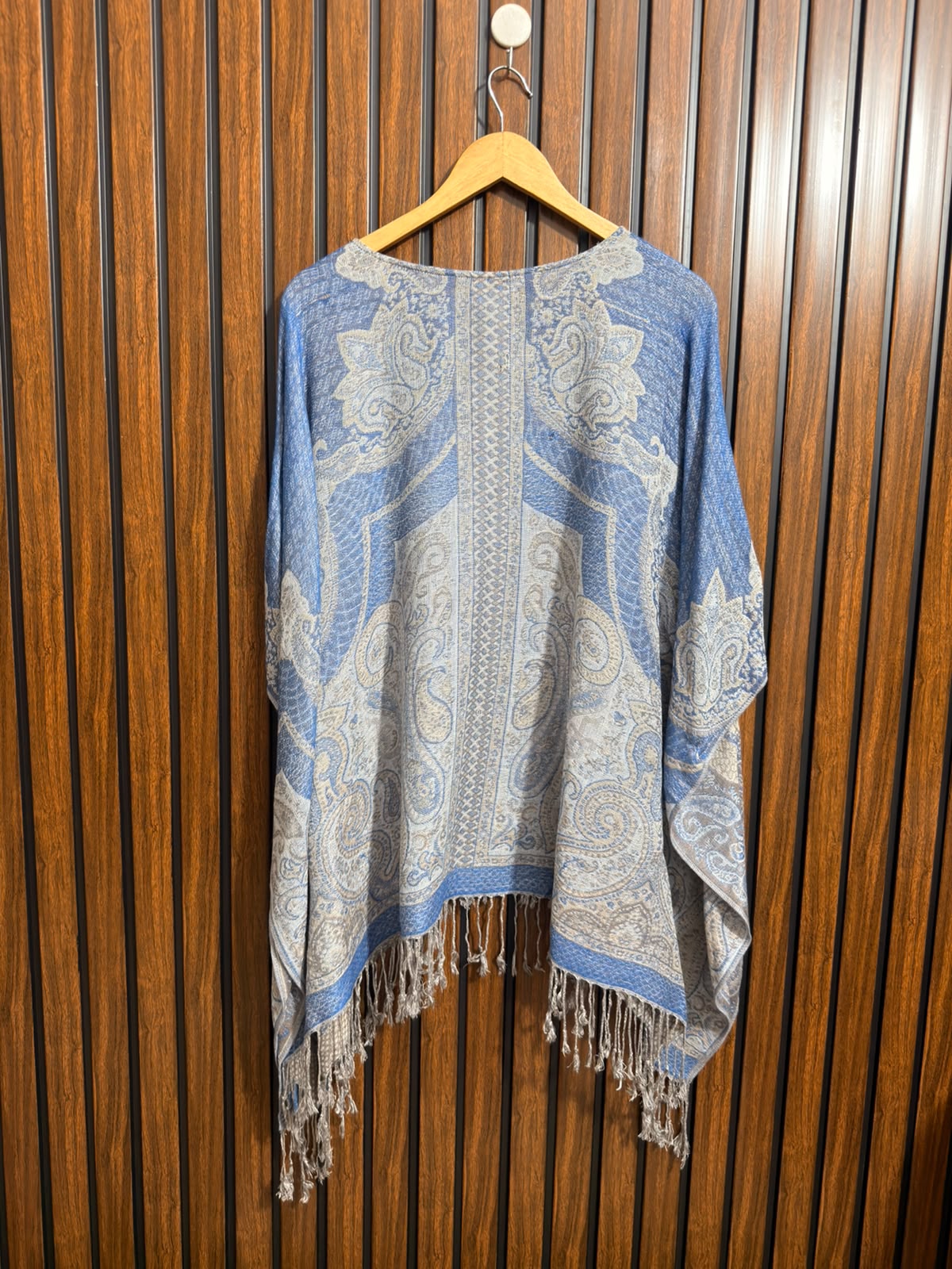 Womens Poncho Outfit