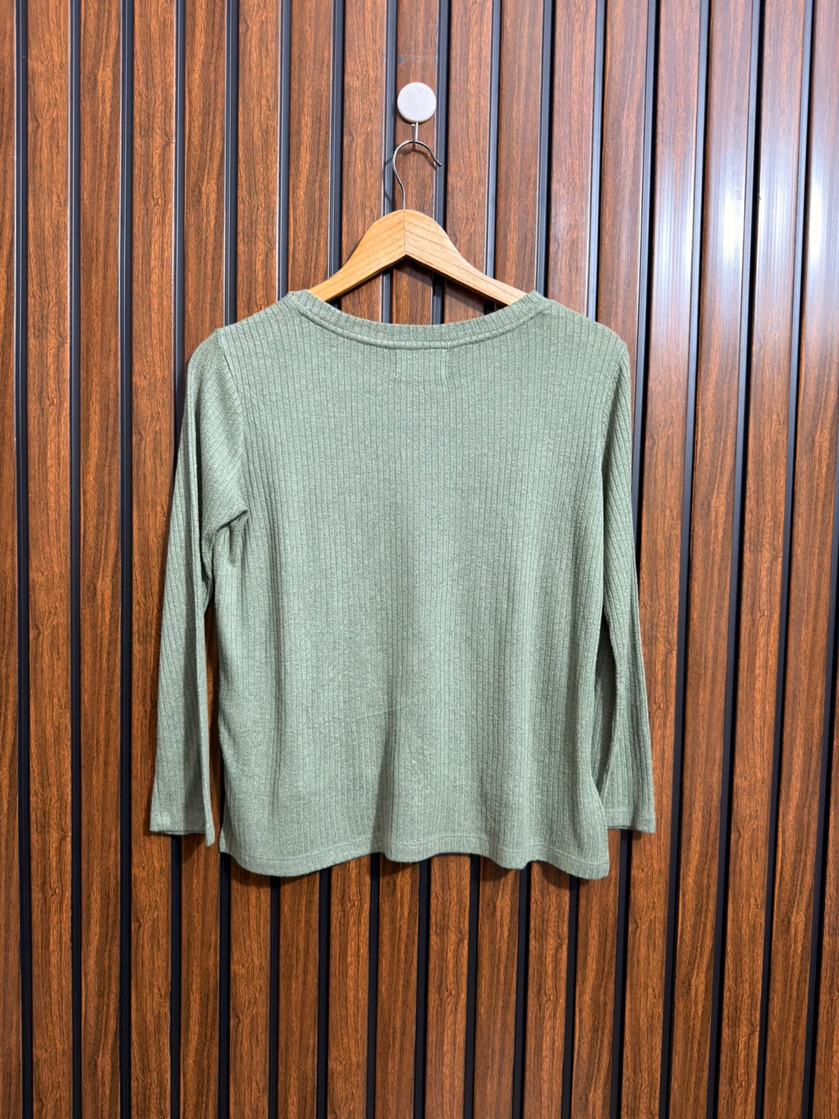 Chest 19  Lenght 19 to 21 Branded Womens Warm Top