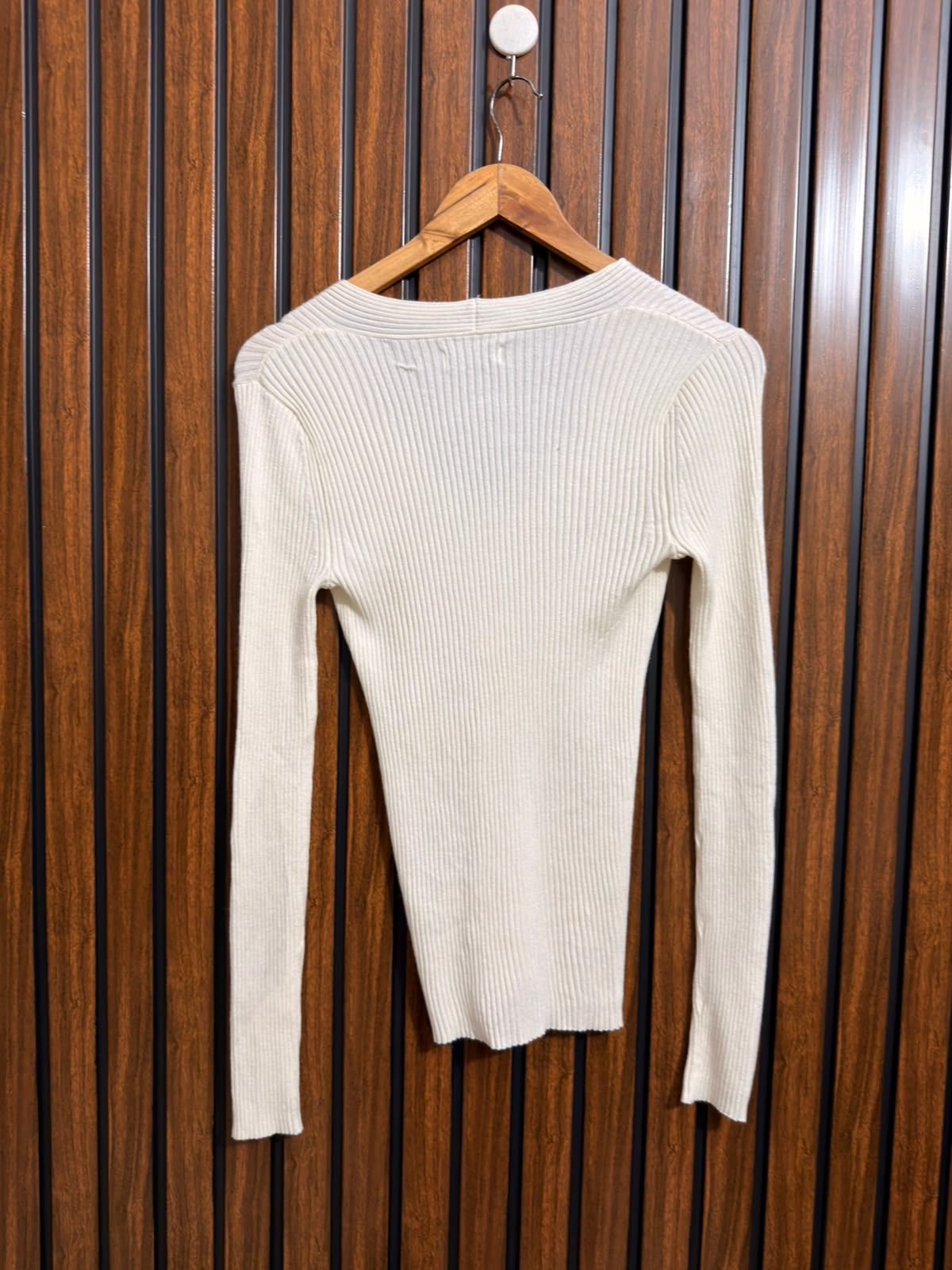 Chest 18  Lenght 23 Branded Classic Winter Top