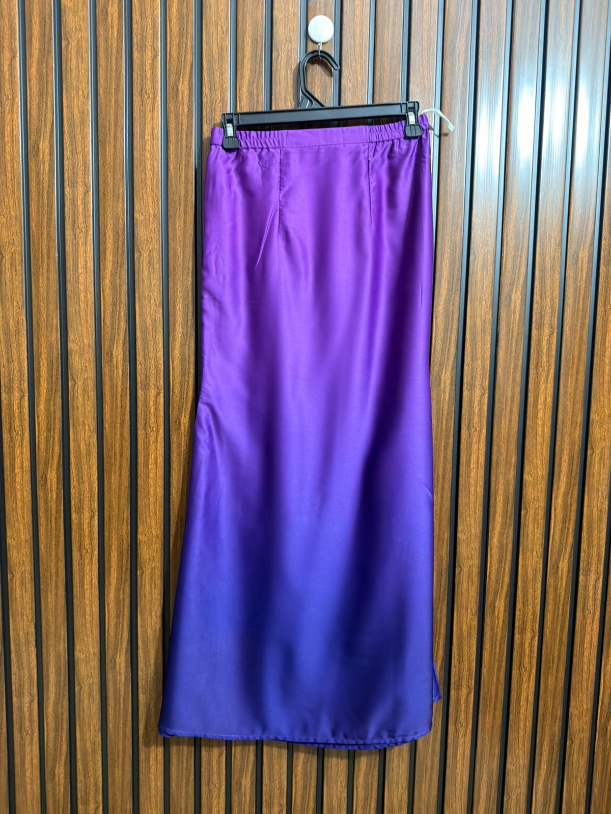 Waist 28  Lenght 37  Fabric silk Branded Womens Wear