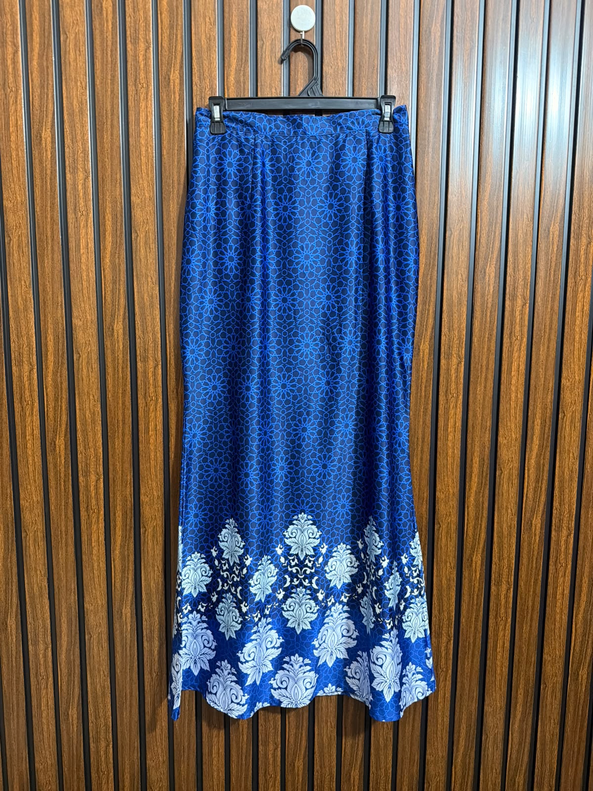 Waist 28  Lenght 39  Fabric silk Western Womens Skirt