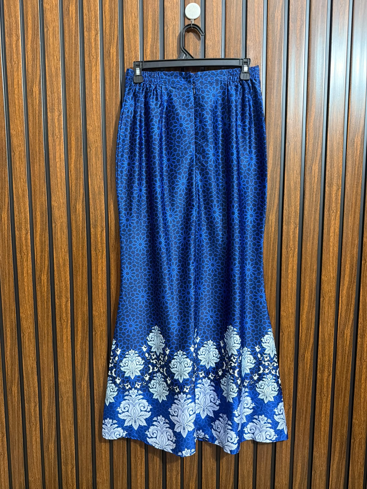 Waist 28  Lenght 39  Fabric silk Western Womens Skirt