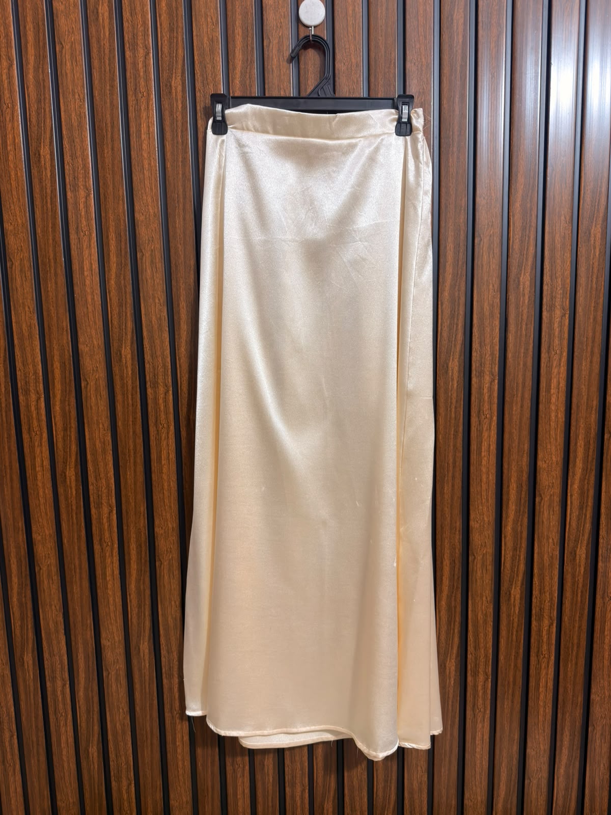 Waist 30  Lenght 38  Fabric silk Ladies Branded Skirt