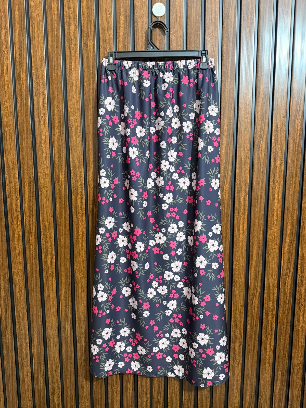 Waist 30  Lenght 39  Fabric silk Womens Skirt Wear