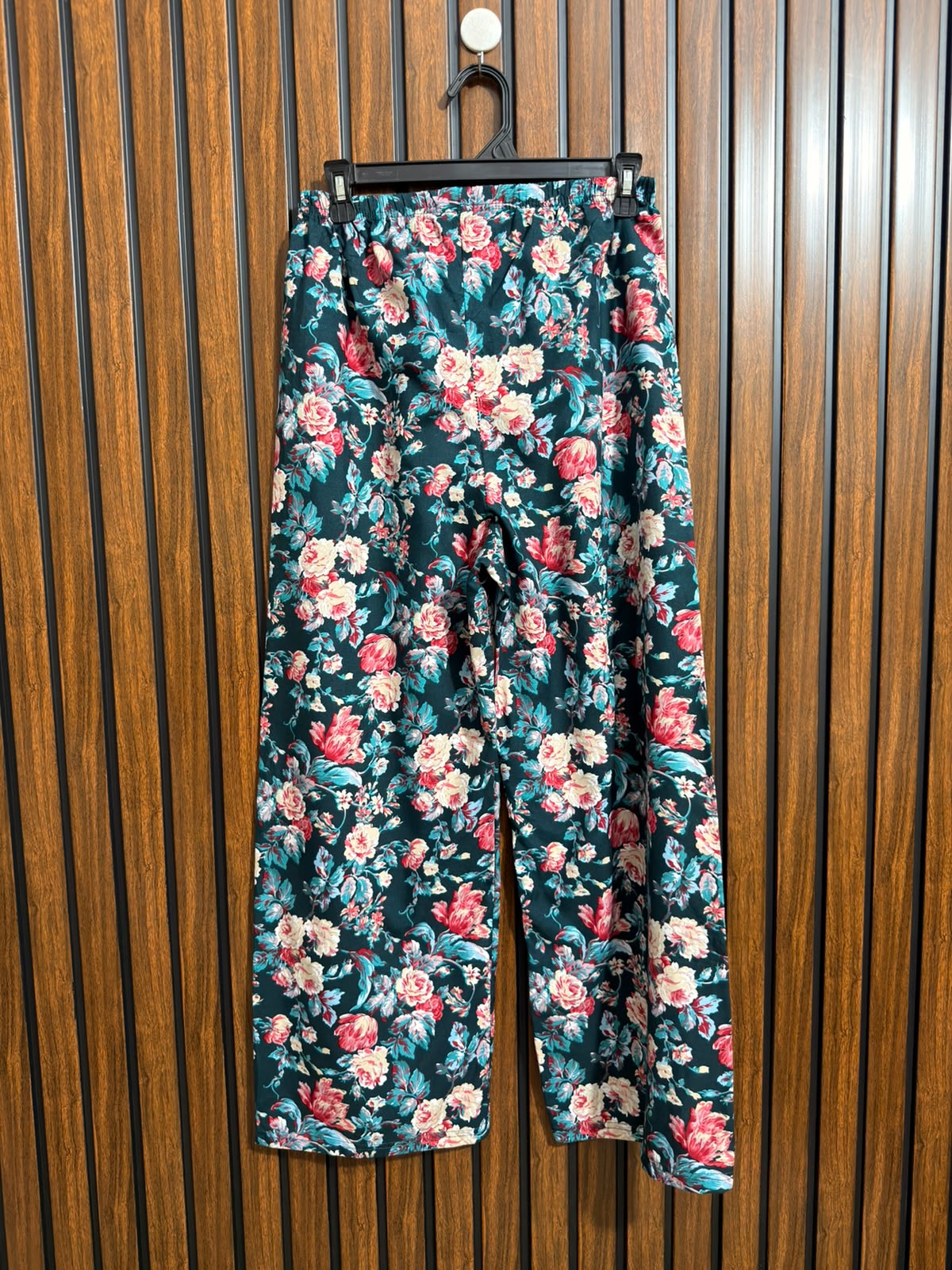 Waist 28  Lenght 37  Fabric linen Branded Womens Trouser