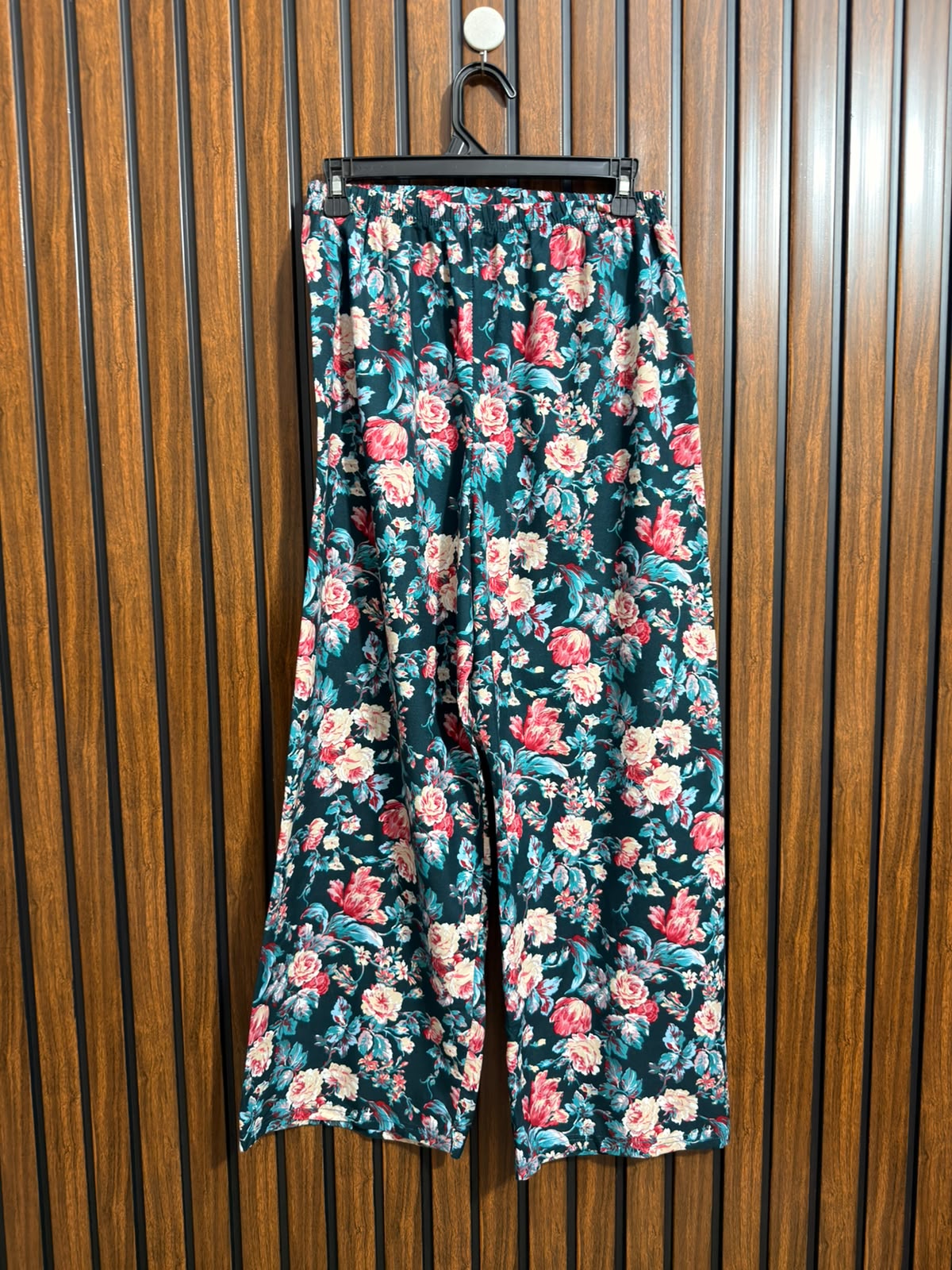 Waist 28  Lenght 37  Fabric linen Branded Womens Trouser