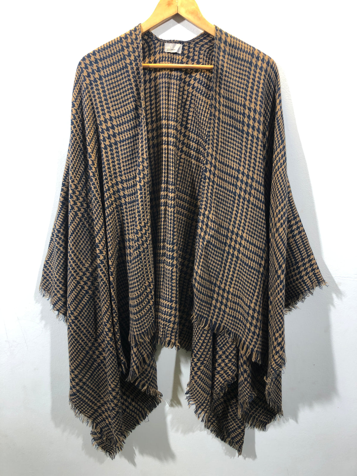 Ultimate Comfort: Western Branded Winter Shawls for Women