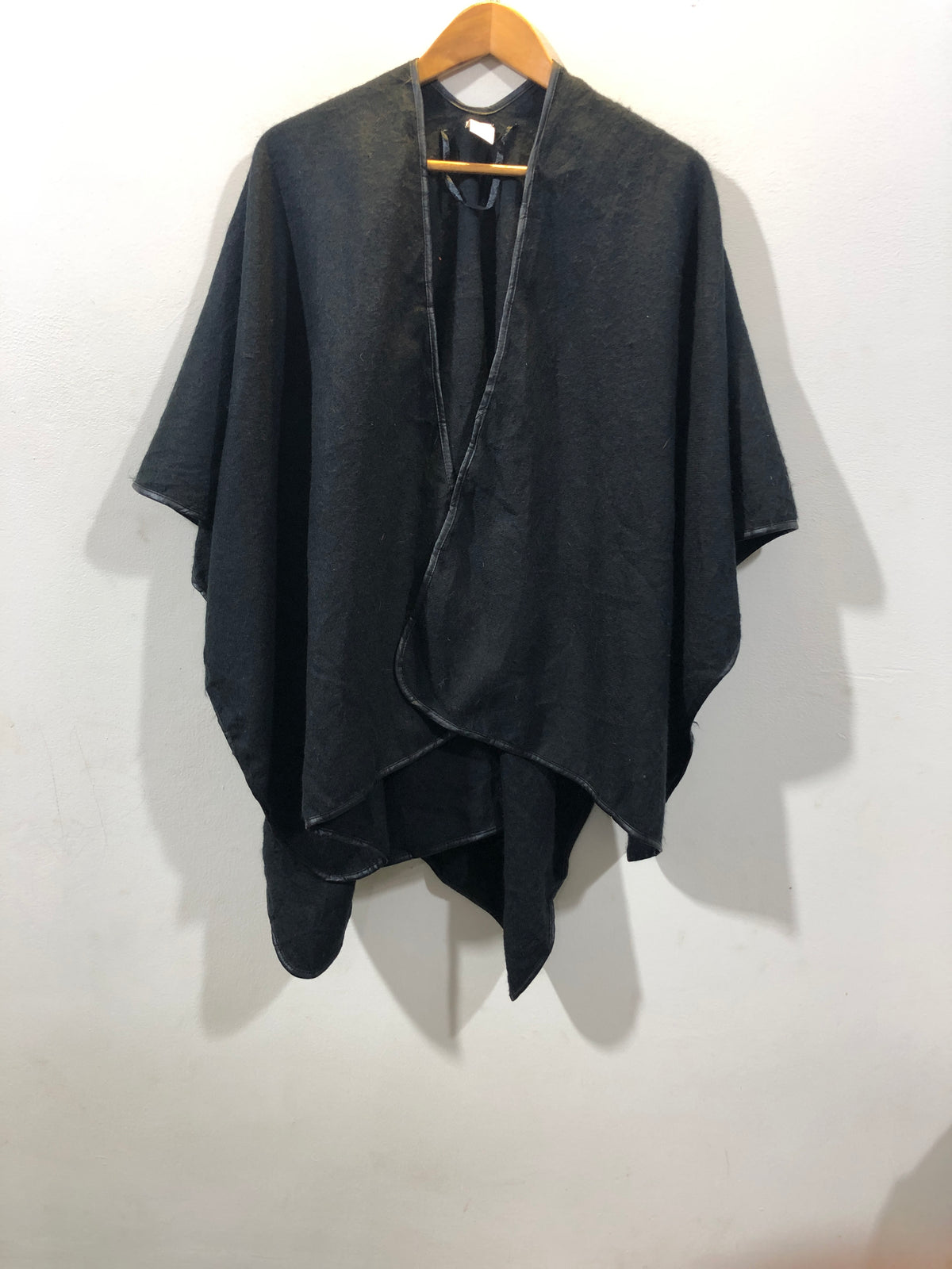 Fashionable Women's Shawls from Western Brands
