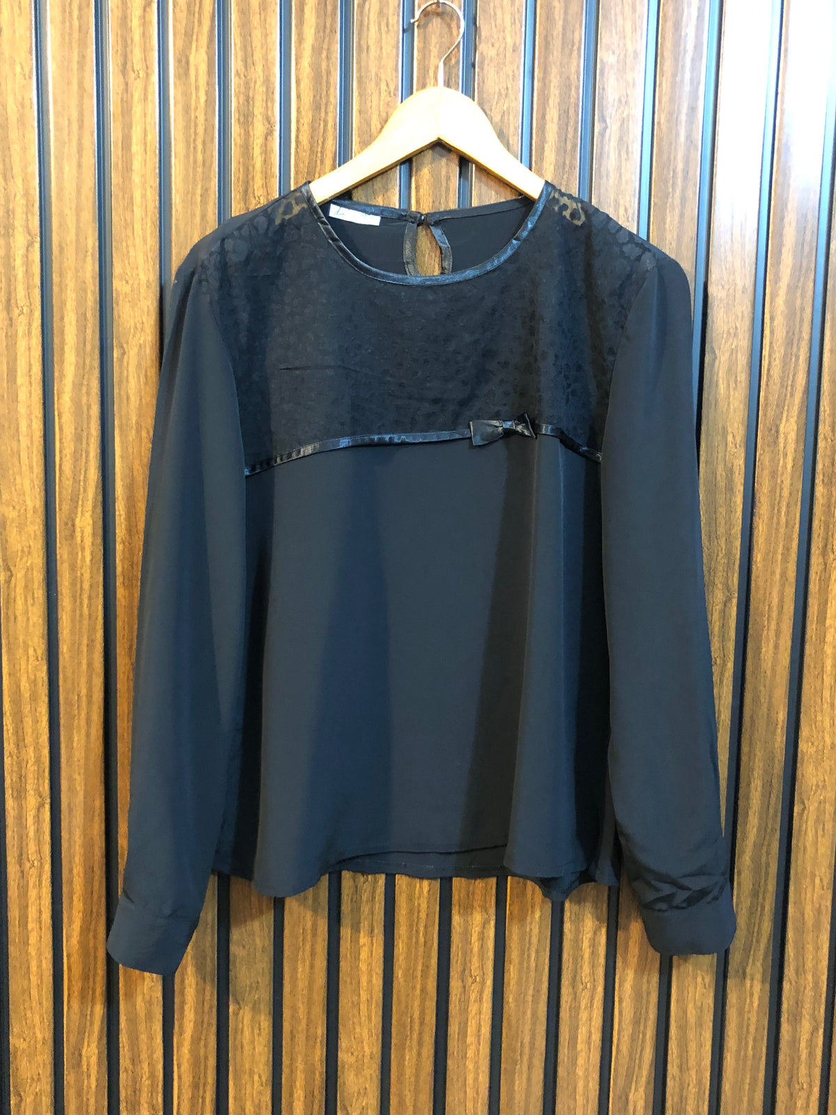 chest 20  lenght 24  fabric silk Women’s Fashion Tops